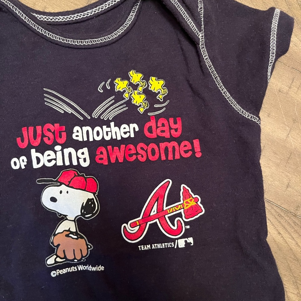 Snoopy Atlanta Braves bodysuit - Picture 2 of 3